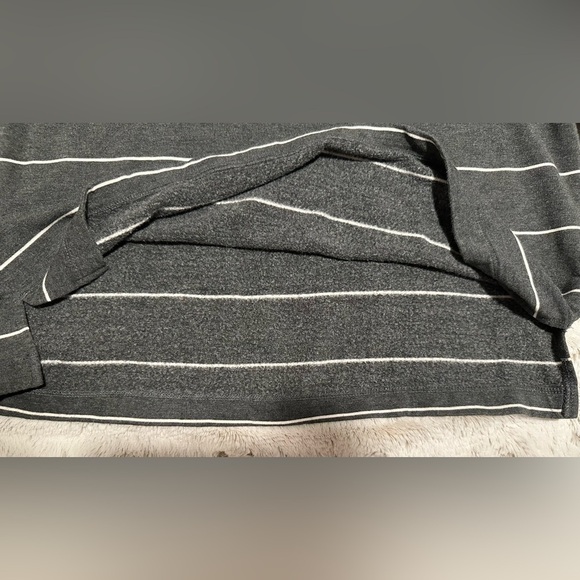 Soma Wknd pullover top long sleeve gray white stripe relaxed Top - Picture 13 of 13